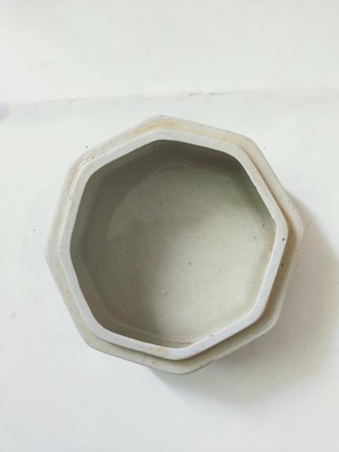 古玩陶瓷創(chuàng)匯時期彩繪八方蓋盒拍賣,當(dāng)前價格168元
