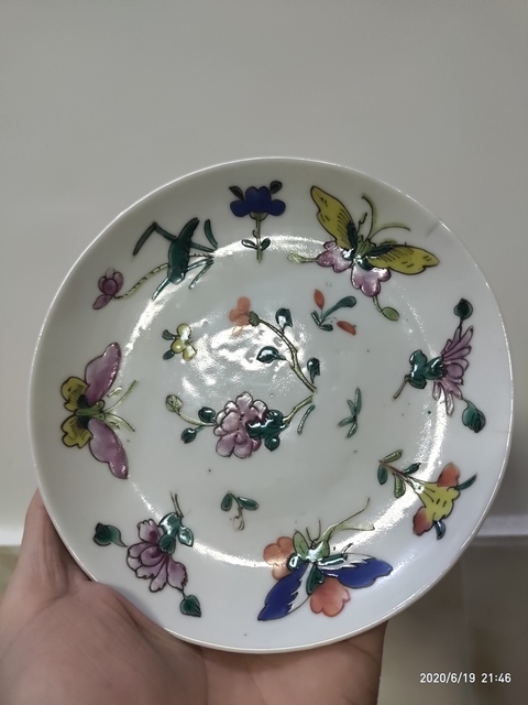 中国美術 古玩 粉彩花卉蝶々紋樣皿 中国美術 古玩 粉彩花卉紋樣皿 陶芸