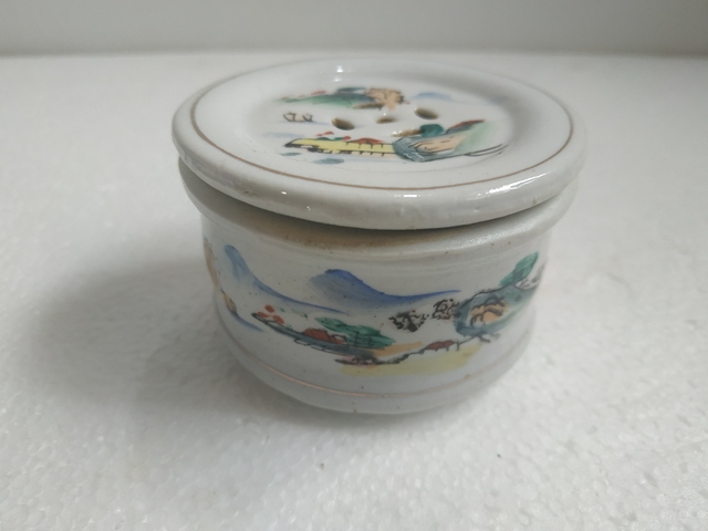 古玩陶瓷粉彩山水紋蓋罐拍賣，當(dāng)前價(jià)格158元