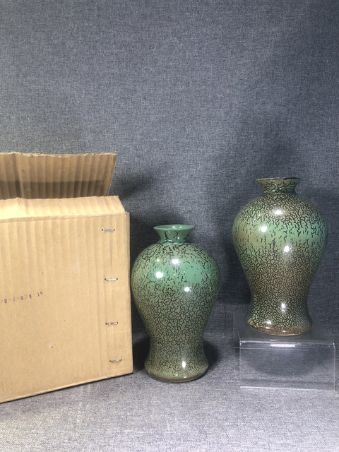 古玩陶瓷70年代精品貴妃笑梅瓶 類似的一對拍賣,當前價格269元