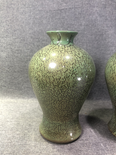 古玩陶瓷70年代精品貴妃笑梅瓶 類似的一對拍賣,當前價格269元