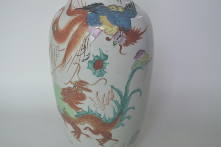 古玩陶瓷粉彩龍鳳紋瓶拍賣(mài),當(dāng)前價(jià)格400元