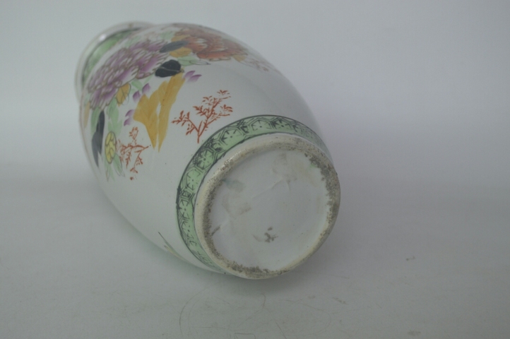 古玩陶瓷粉彩龍鳳紋瓶拍賣(mài),當(dāng)前價(jià)格400元