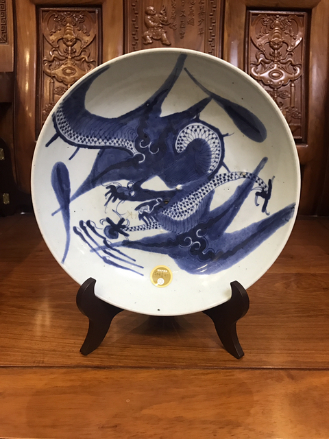 古玩陶瓷（已保真）清精品雍乾過墻龍紋青花盤拍賣，當前價格9000元