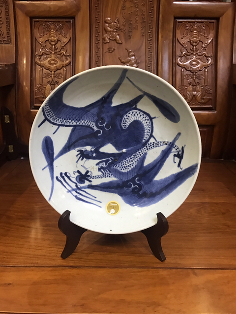 古玩陶瓷（已保真）清精品雍乾過墻龍紋青花盤拍賣，當前價格9000元