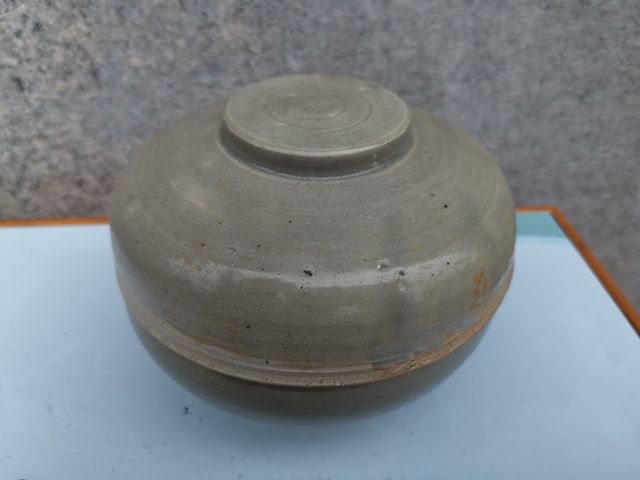 古玩陶瓷青釉蓋盒拍賣，當(dāng)前價格1000元