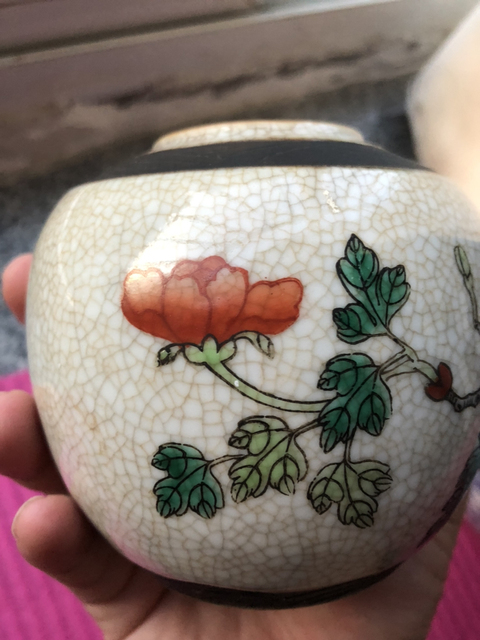 古玩陶瓷成化年造款哥釉地鐵泥五彩花鳥紋罐拍賣,當前價格1666元