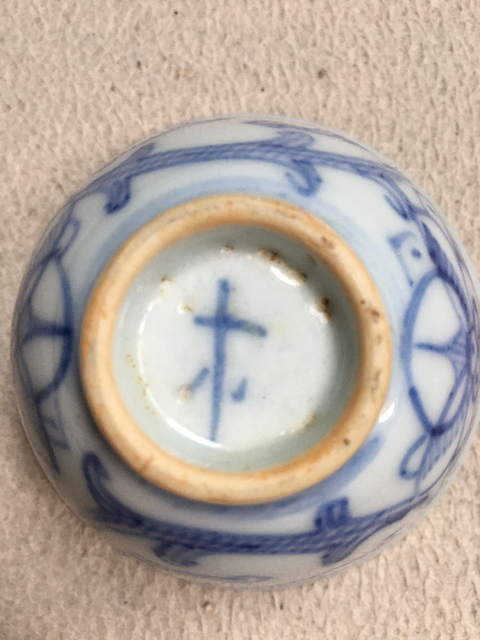 古玩陶瓷清中期，淡描青花壓??杯拍賣，當前價格999元