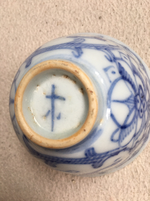 古玩陶瓷清中期，淡描青花壓??杯拍賣，當前價格999元