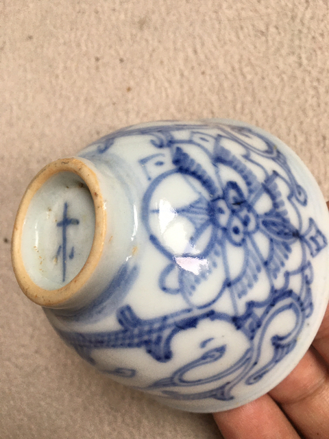 古玩陶瓷清中期，淡描青花壓??杯拍賣，當前價格999元