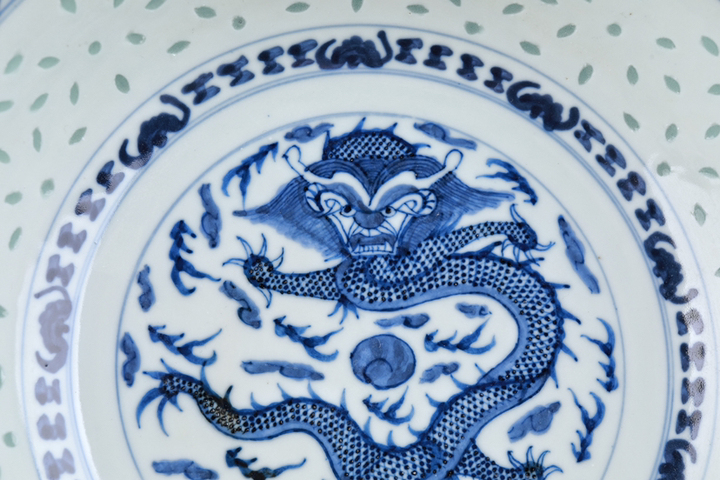 古玩陶瓷清末民初-青花祥龍戲珠玲瓏瓷大碗拍賣，當前價格2480元