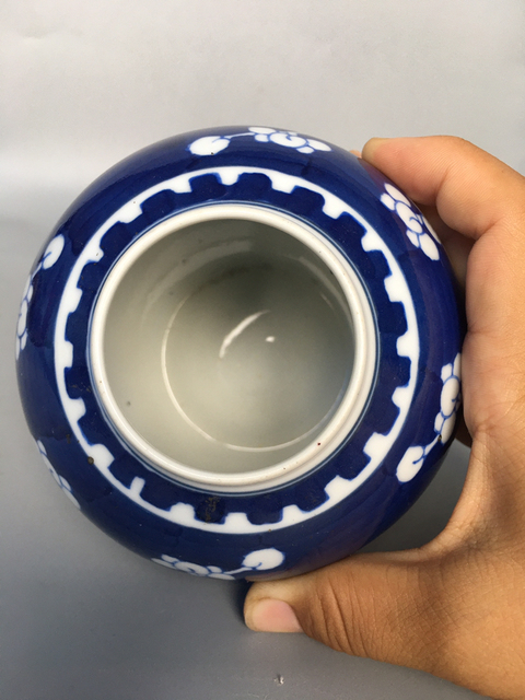 古玩陶瓷民國青花留白冰梅紋罐拍賣，當前價格1666元