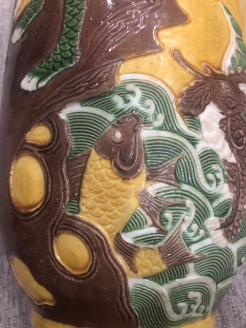 古玩陶瓷二級官窯大清乾隆年制款黃地素三彩海獸紋棒槌瓶拍賣,當前價格9999元
