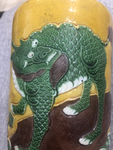 古玩陶瓷二級官窯大清乾隆年制款黃地素三彩海獸紋棒槌瓶拍賣,當前價格9999元
