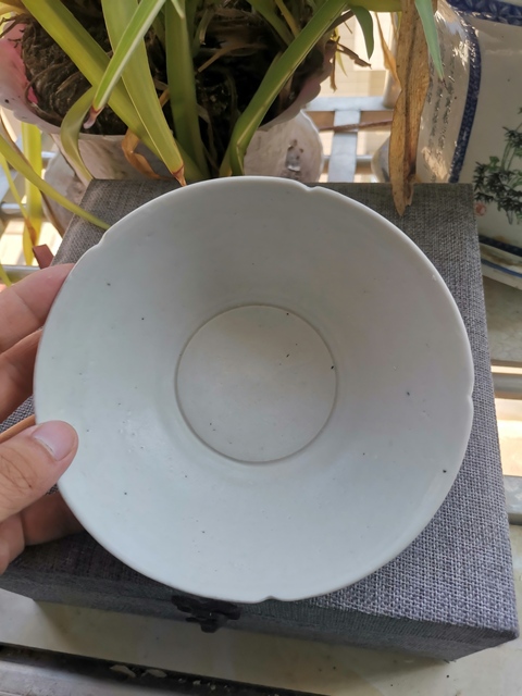 古玩陶瓷北宋花口碗拍賣，當前價格1999元