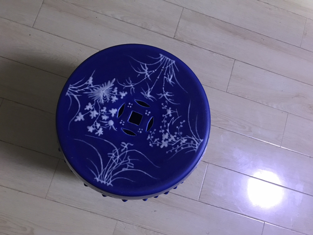 古玩陶瓷清中期 霽藍(lán)釉堆白花卉紋繡敦一對(duì)拍賣,當(dāng)前價(jià)格15000元