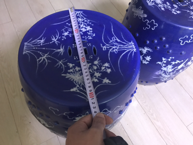 古玩陶瓷清中期 霽藍(lán)釉堆白花卉紋繡敦一對(duì)拍賣,當(dāng)前價(jià)格15000元