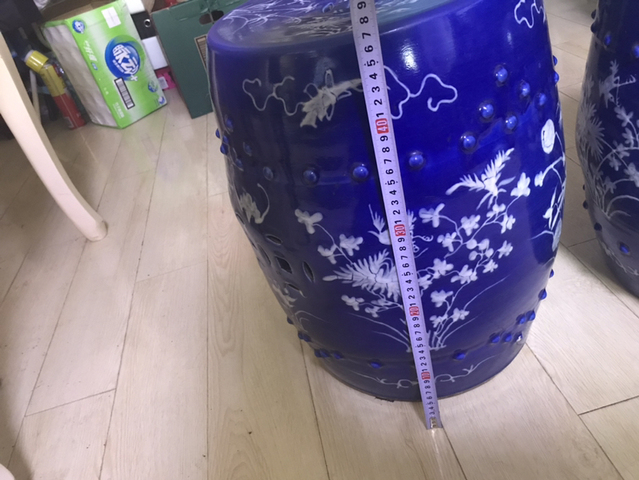 古玩陶瓷清中期 霽藍(lán)釉堆白花卉紋繡敦一對(duì)拍賣,當(dāng)前價(jià)格15000元