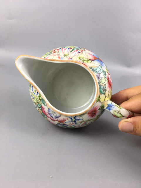 古玩陶瓷大清光緒年制款百花不落地粉彩執(zhí)壺拍賣(mài),當(dāng)前價(jià)格1800元