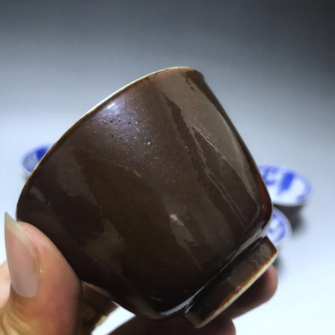 古玩陶瓷外紫金釉內青花魚藻紋杯拍賣,當前價格99元