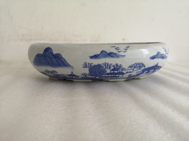 古玩陶瓷樓臺亭閣山水紋青花花盆拍賣,當前價格168元