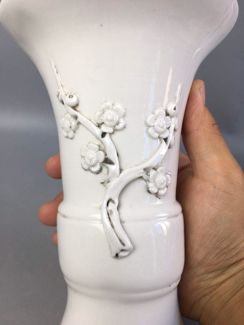 古玩陶瓷晚清白釉梅花紋花觚拍賣,當前價格999元