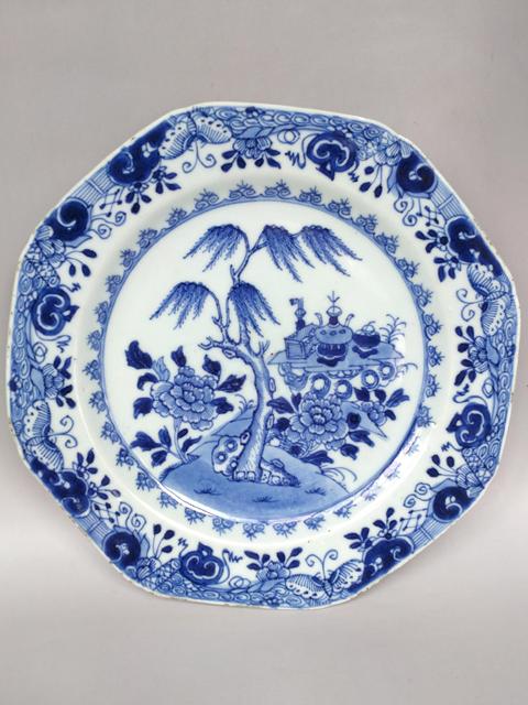 古玩陶瓷清早期細(xì)路精品青花樹石花卉博古紋八方賞盤拍賣,當(dāng)前價(jià)格1999元