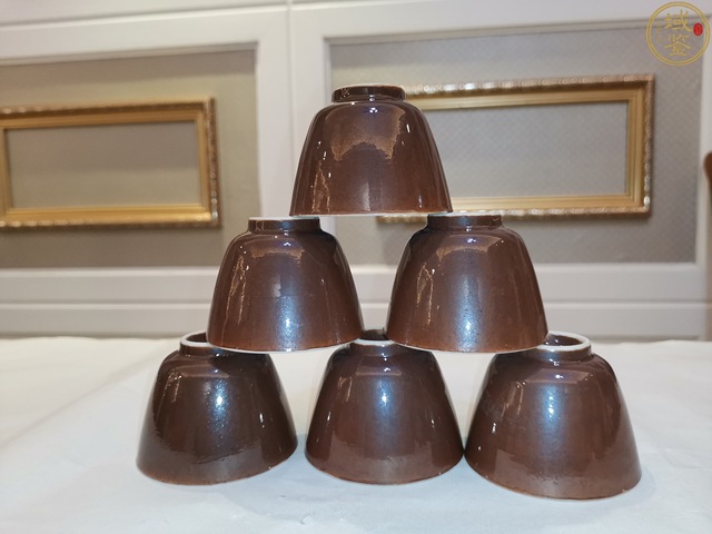 古玩陶瓷創(chuàng)匯外紫金釉內(nèi)青花魚藻紋杯拍賣，當(dāng)前價(jià)格99元