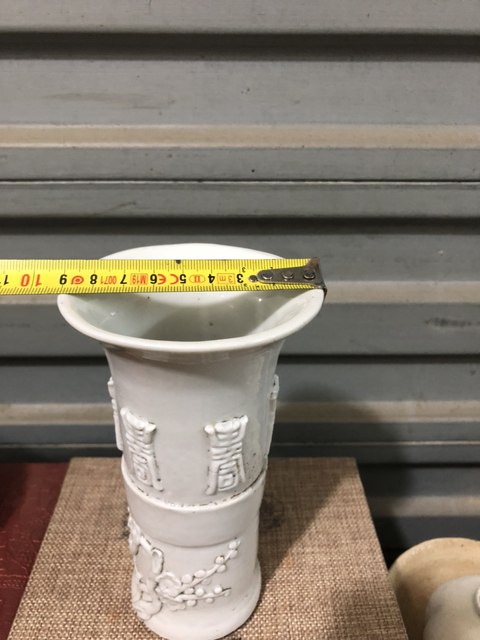 古玩陶瓷白釉梅花壽紋花觚拍賣，當前價格0元