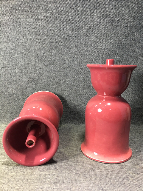 古玩陶瓷70年代精品胭脂紅釉燭臺一對,老庫存原盒子拍賣,當前價格169元