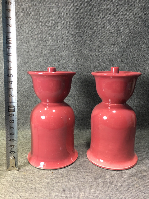 古玩陶瓷70年代精品胭脂紅釉燭臺一對,老庫存原盒子拍賣,當前價格169元