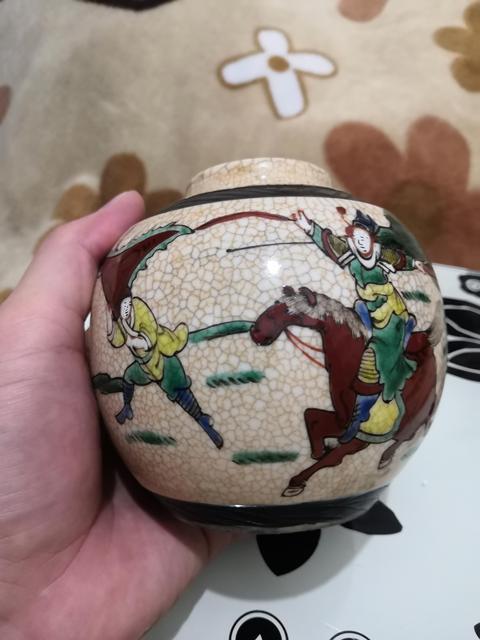 古玩陶瓷成化年造款哥釉地鐵銹釉刀馬人五彩罐拍賣，當前價格1666元