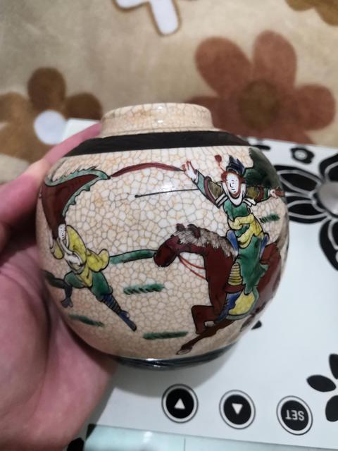 古玩陶瓷成化年造款哥釉地鐵銹釉刀馬人五彩罐拍賣，當前價格1666元