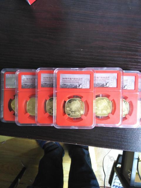 古玩錢幣泰山紀念幣一套拍賣,當前價格2800元