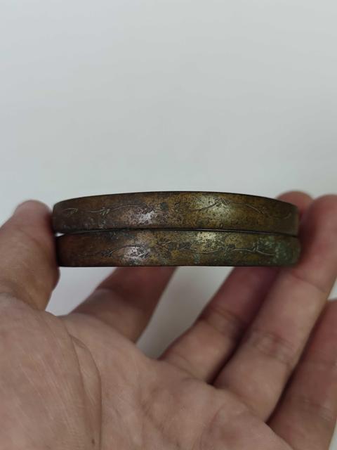 古玩雜項民國刻花銅手鐲一對拍賣，當前價格999元