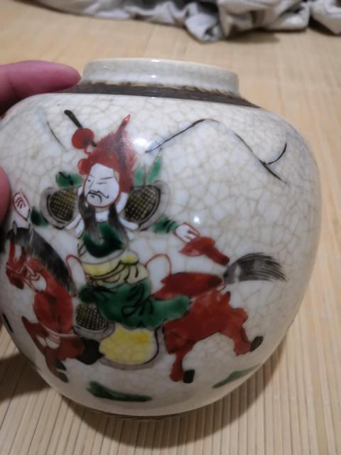 古玩陶瓷成化年制款哥釉地鐵銹釉五彩刀馬人罐拍賣，當(dāng)前價格1999元