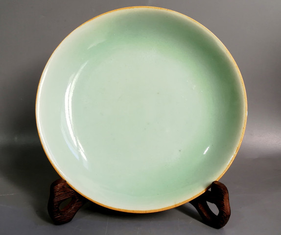 古玩陶瓷嘉慶醬釉邊豆青釉盤拍賣，當前價格666元