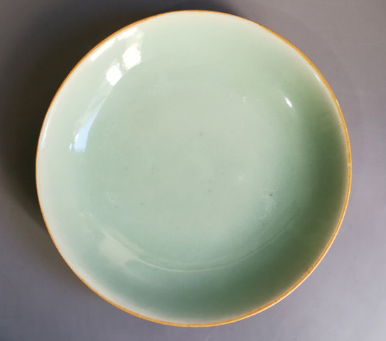古玩陶瓷嘉慶醬釉邊豆青釉盤拍賣，當前價格666元