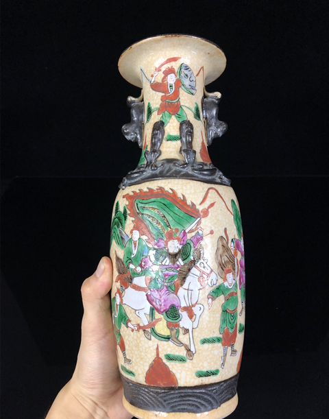 古玩陶瓷晚清哥釉地鐵銹釉刀馬人瓶拍賣，當前價格2200元