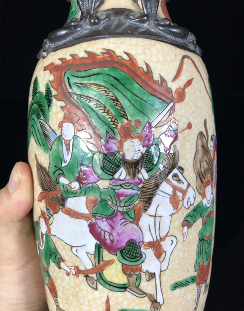 古玩陶瓷晚清哥釉地鐵銹釉刀馬人瓶拍賣，當前價格2200元