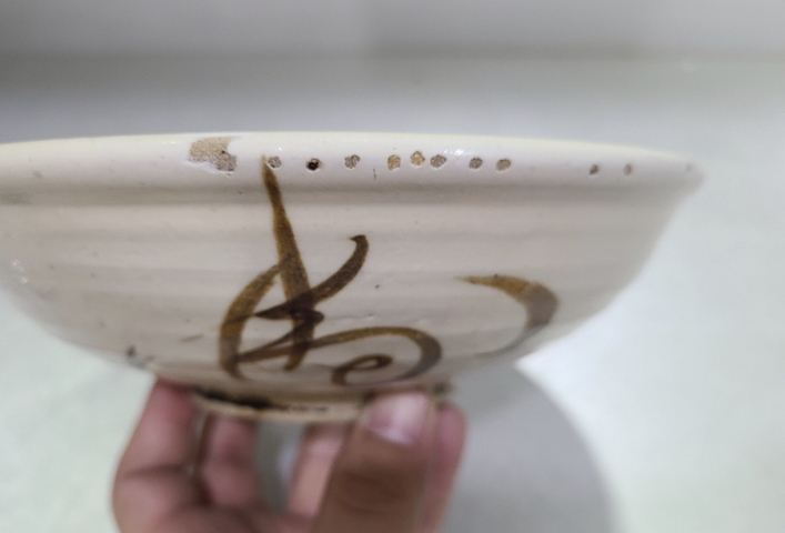 古玩陶瓷山西窯口白地黑花盤拍賣,當前價格1800元