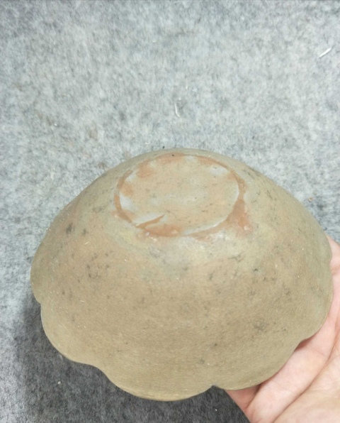 古玩陶瓷五代十國越窯青瓷黃釉花口盤拍賣，當前價格3999元