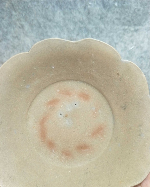 古玩陶瓷五代十國越窯青瓷黃釉花口盤拍賣，當前價格3999元