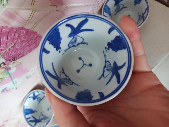 古玩陶瓷外醬釉內青花魚藻紋杯拍賣，當前價格99元