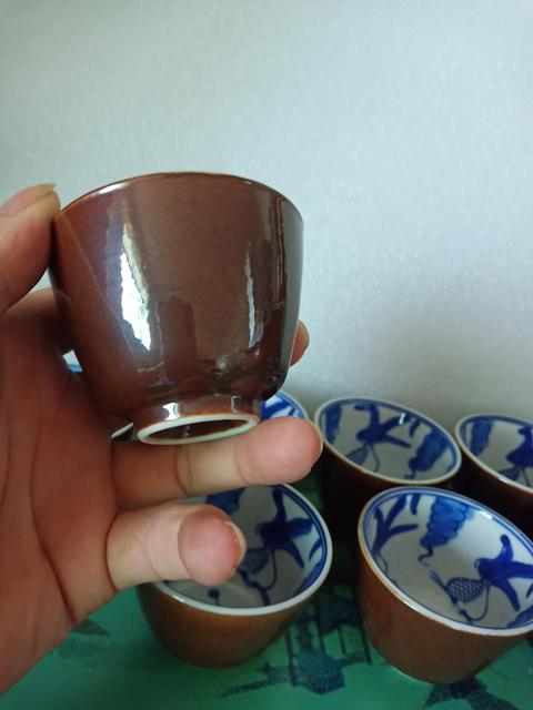 古玩陶瓷外醬釉內青花魚藻紋杯拍賣，當前價格99元