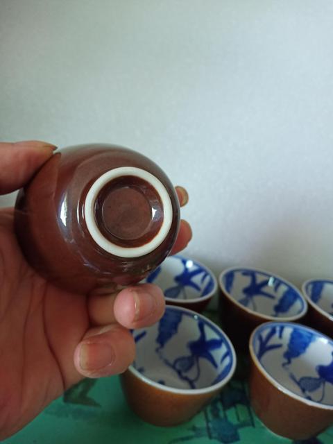 古玩陶瓷外醬釉內青花魚藻紋杯拍賣，當前價格99元