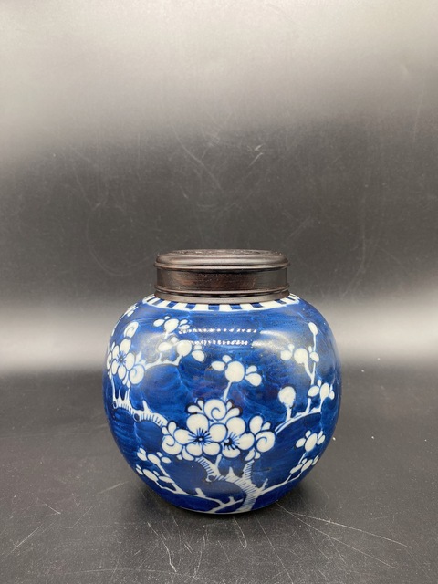 古玩陶瓷青花留白冰梅蓋罐拍賣,當前價格1666元