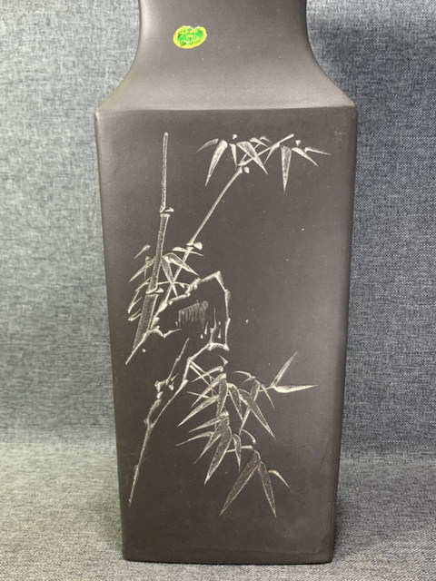 古玩陶瓷拍賣(mài)會(huì)級(jí)別!70年代紫砂一廠(鐘馗)竹林紋三角紫砂拍賣(mài),當(dāng)前價(jià)格1690元