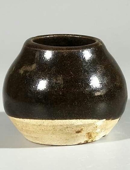 古玩陶瓷清早期褐釉雞心罐拍賣，當前價格999元