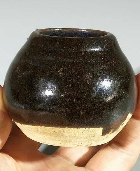 古玩陶瓷清早期褐釉雞心罐拍賣，當前價格999元